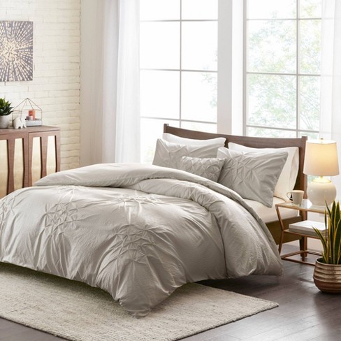 Nadeen King California King 4pc Tufted Seersucker Duvet Cover Set