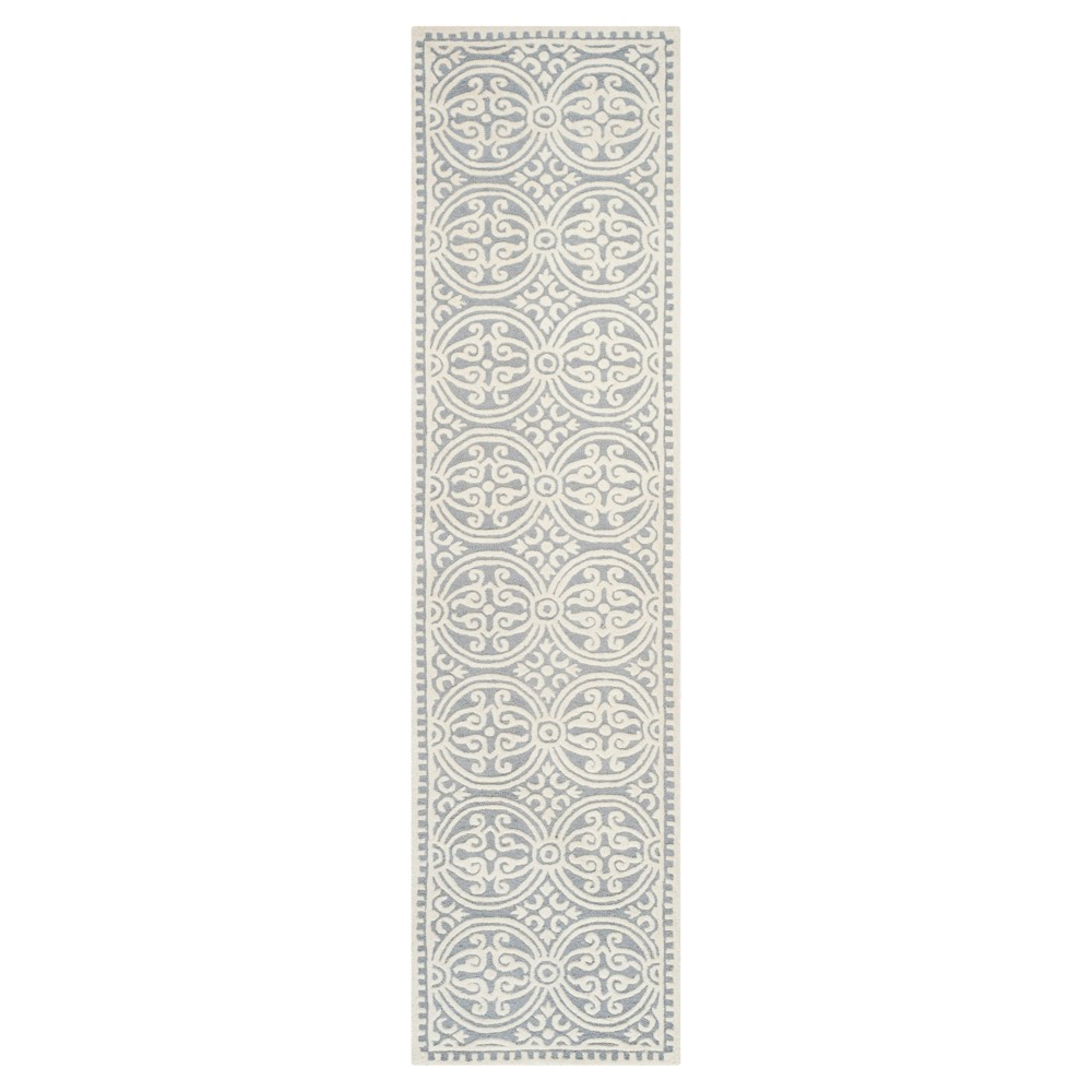 Silver/Ivory Geometric Tufted Runner 2'6inx10' - Safavieh