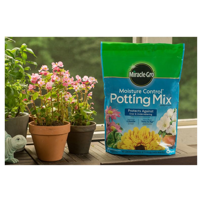 Miracle-Gro Moisture Control Potting Mix, 3 of 8
