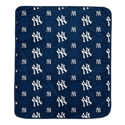 Blanket: New York Yankees Raschel Throw