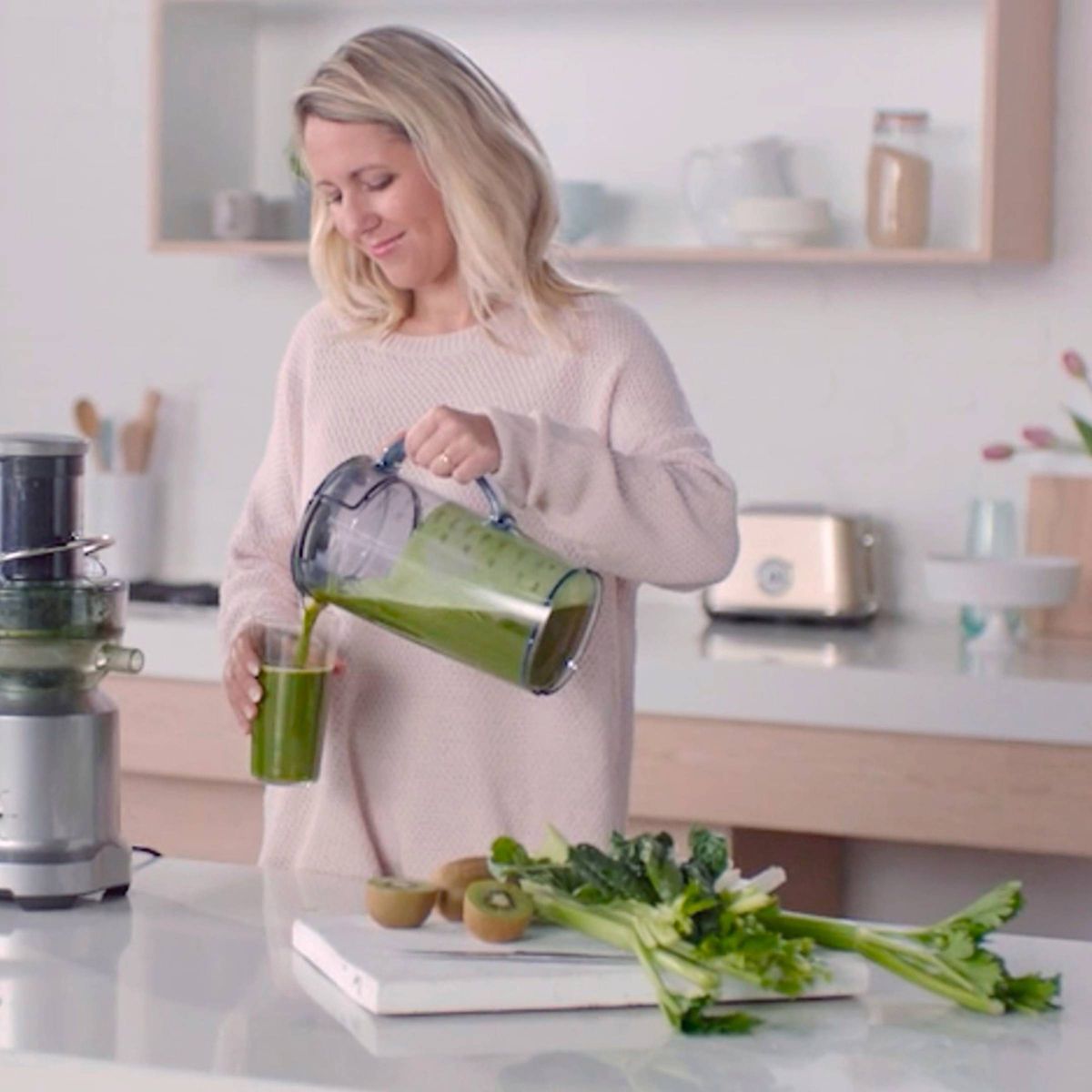 Breville Juice Fountain Cold Plus Brushed Stainless Steel BJE530BSS: 1000W Electric Juicer, 2 Speeds, Dishwasher-Safe Parts - thumbnail 5