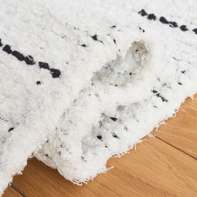 Casablanca 3' x 5' Ivory and Black Wool Shag Area Rug