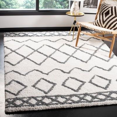 Handmade Luxe Shag Geometric Rug 8' x 10' - Gray and Cream