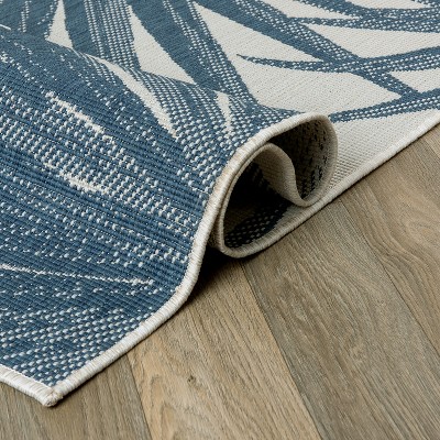 Blue and White Tropical Leaves Reversible Synthetic Area Rug 5' x 7'