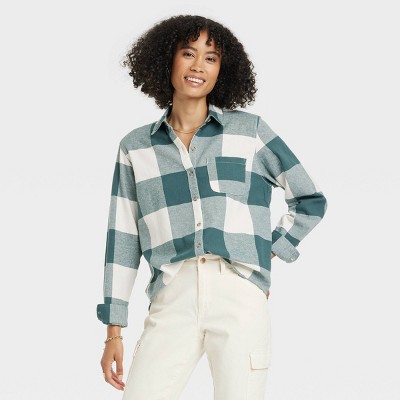 Women's Relaxed Fit Long Sleeve Flannel Button-Down Shirt - Universal Thread™ Plaid