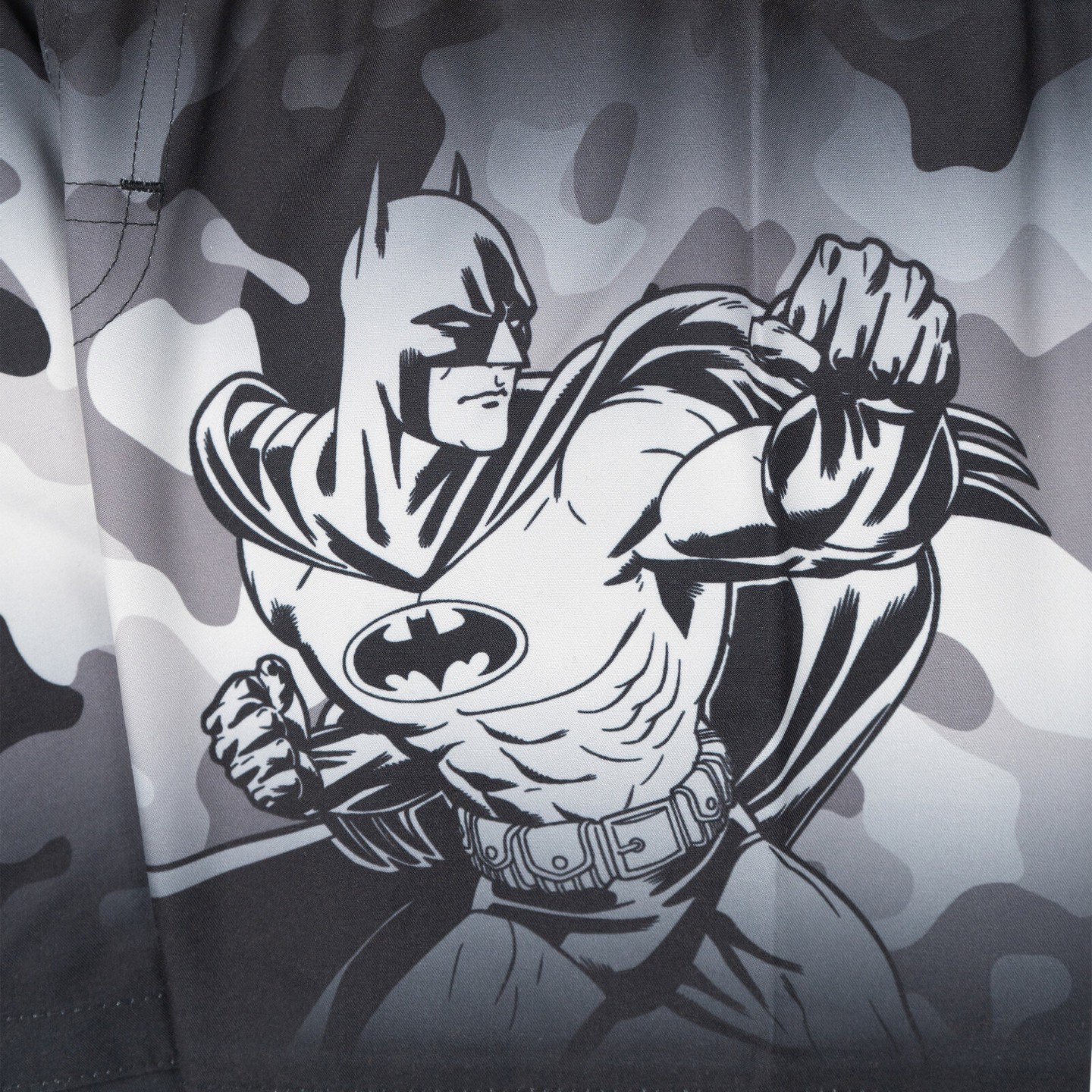 DC Comics Batman Little Boys Cosplay Rash Guard, Swim Trunks and Detachable Cape UPF 50+ 3 Piece Outfit Set Camo Gray / Black / Yellow, цвет: Камуфляжный — фото 7