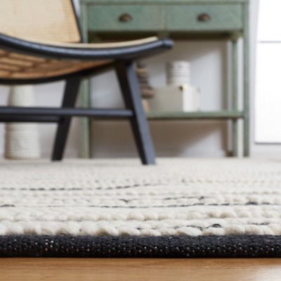 Natura Artisan-Crafted Black and Ivory Wool 4' x 6' Area Rug