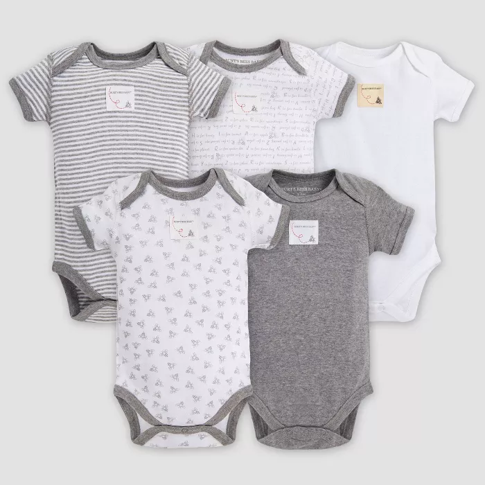 18-Gender-Neutral-Baby-Looks-We’re-Loving-Right-Now-Bee-Essentials-Organic-Short-Sleeve-Grey-Baby-Bodysuits 