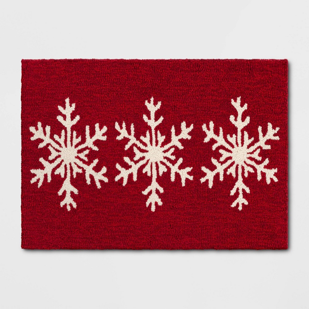 1'6"x2'6" Snowflake Rectangle Handmade Hooked Indoor Accent Rug - Threshold