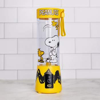 Uncanny Brands Peanuts Snoopy & Woodstock USB-Rechargeable Portable Blender