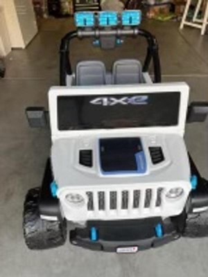 Power Wheels 12v Jeep rubicon 4xe Powered Ride on Jeep White