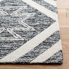Metro MET254 Hand Tufted Area Rug  - Safavieh - 3 of 4
