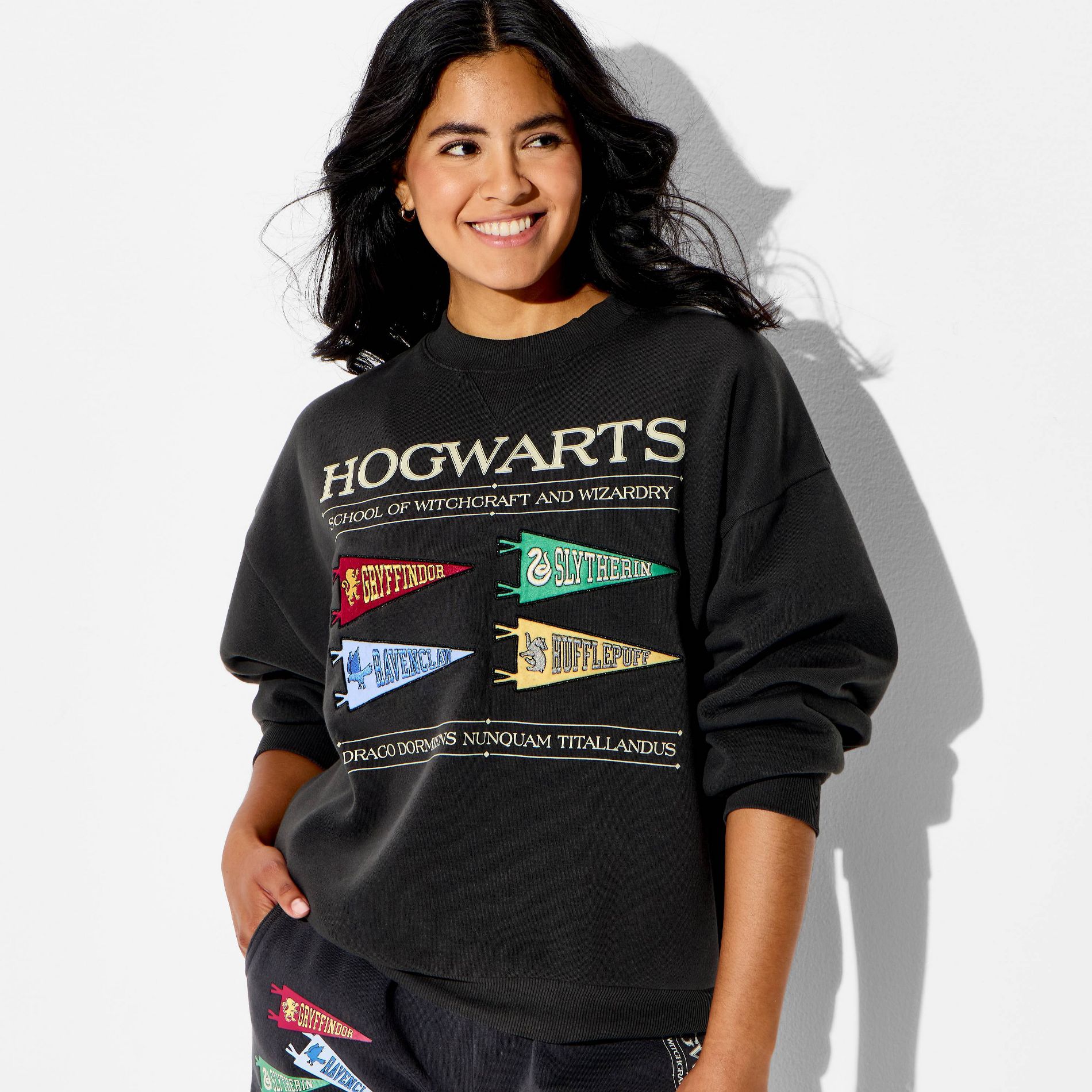 Women's Crewneck Harry Potter Hogwarts Fleece Graphic Pullover Sweatshirt - Black