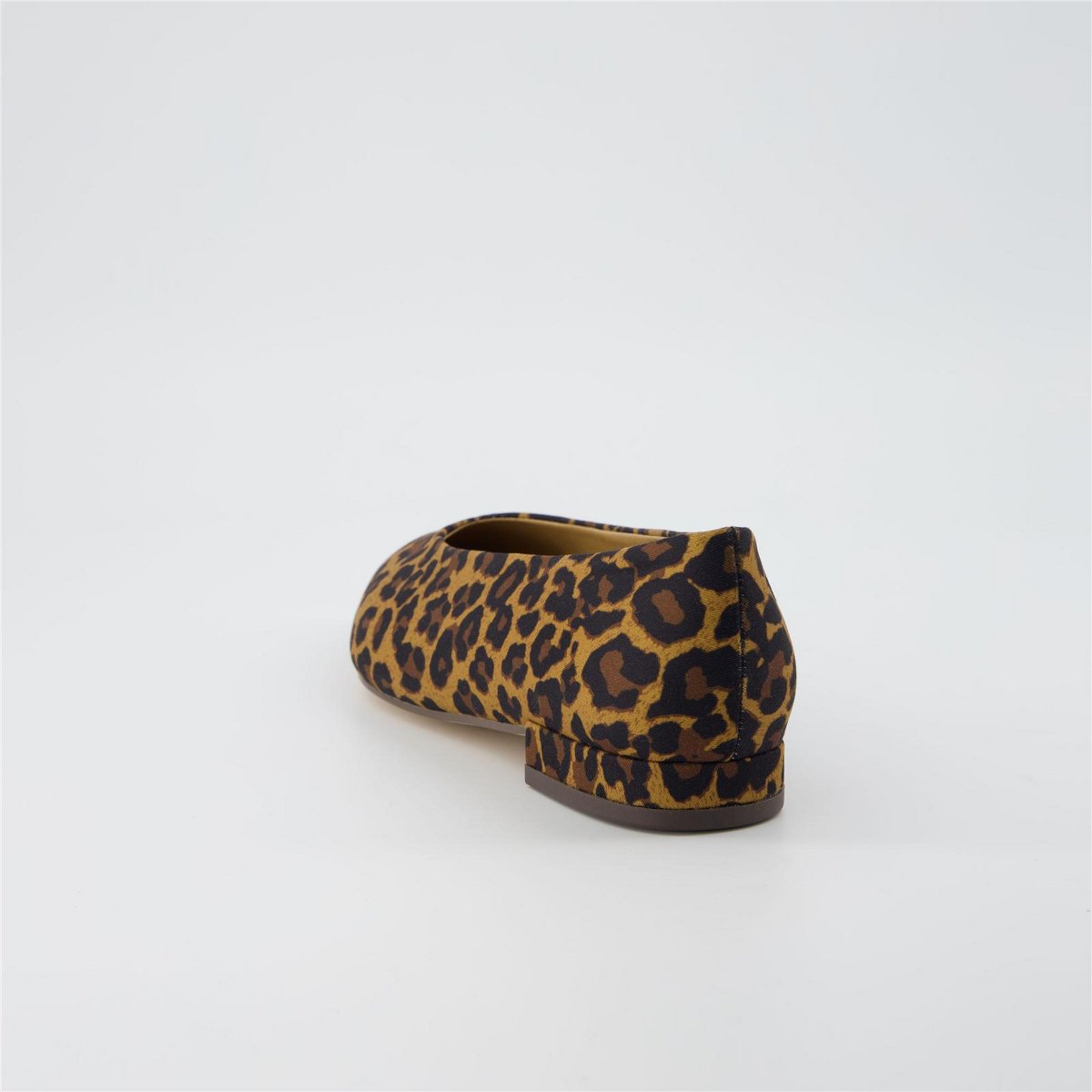 Обувь CUSHIONAIRE Gabor Women's Pointed Toe Slip-On Flat +Memory Foam Fabric Leopard 8 — фото 5