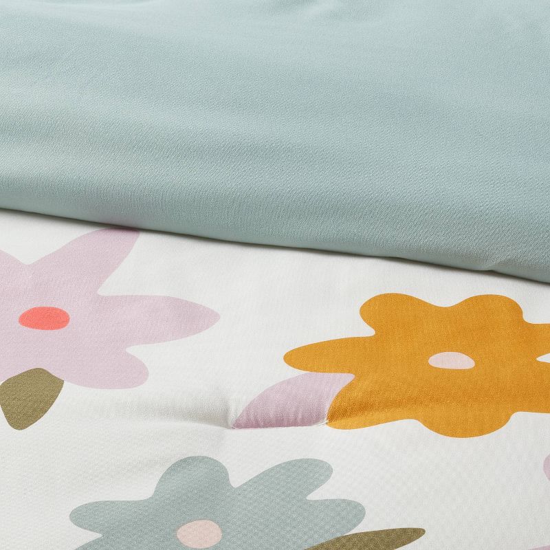 Floral Value Multi-Piece Kids' Bedding Set - Pillowfort™, 4 of 11