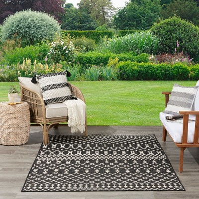 Black and White Moroccan Trellis 8' x 10' Flatweave Outdoor Rug