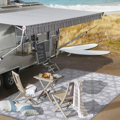 Talaia Light Gray Geometric Synthetic Indoor/Outdoor Rug