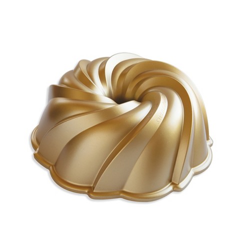 Nordic Ware Elegant Party Bundt Pan & Bundt Cake Keeper 