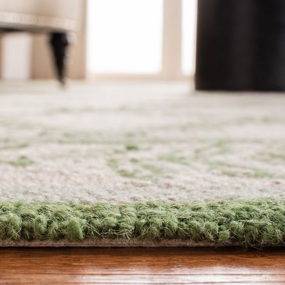 Handmade Ivory and Light Green Floral Wool Accent Rug, 2'6" x 4'