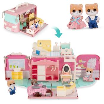 Calico Critters Lakeside Lodge Gift Set, Collectible Dollhouse with  Figures, Furniture and Accessories, Pink Medium