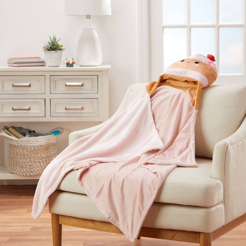 Squishmallows Kids&#39; Hooded Blanket Sawtelle the Strawberry Pancakes, 5 of 6