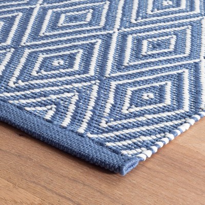 Diamond Denim and White 4' x 6' Handwoven Indoor/Outdoor Rug