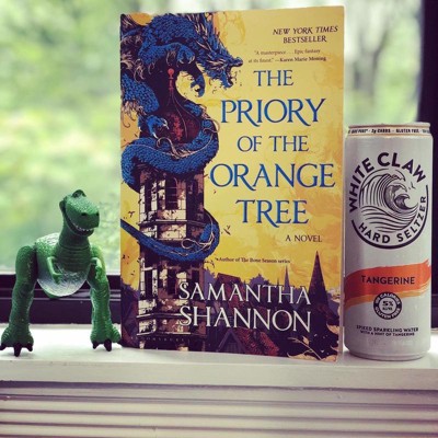 The Priory of the Orange Tree (The Roots of Chaos): 9781635570304: Shannon,  Samantha: Books 