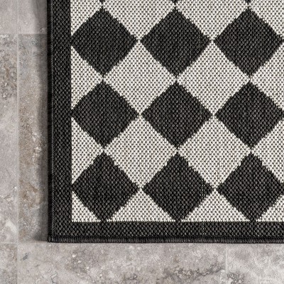 Black and White Checkered Synthetic Indoor Outdoor Rug, 4' x 6'