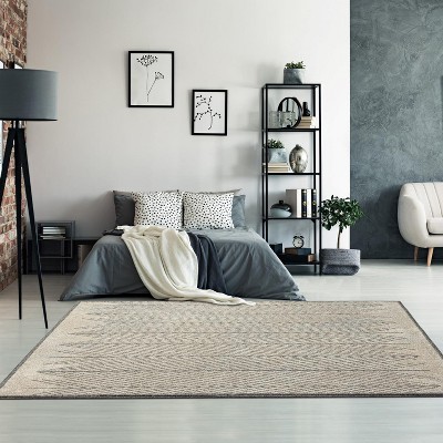 Gray Geometric Patterned Stain-Resistant Area Rug 2x3