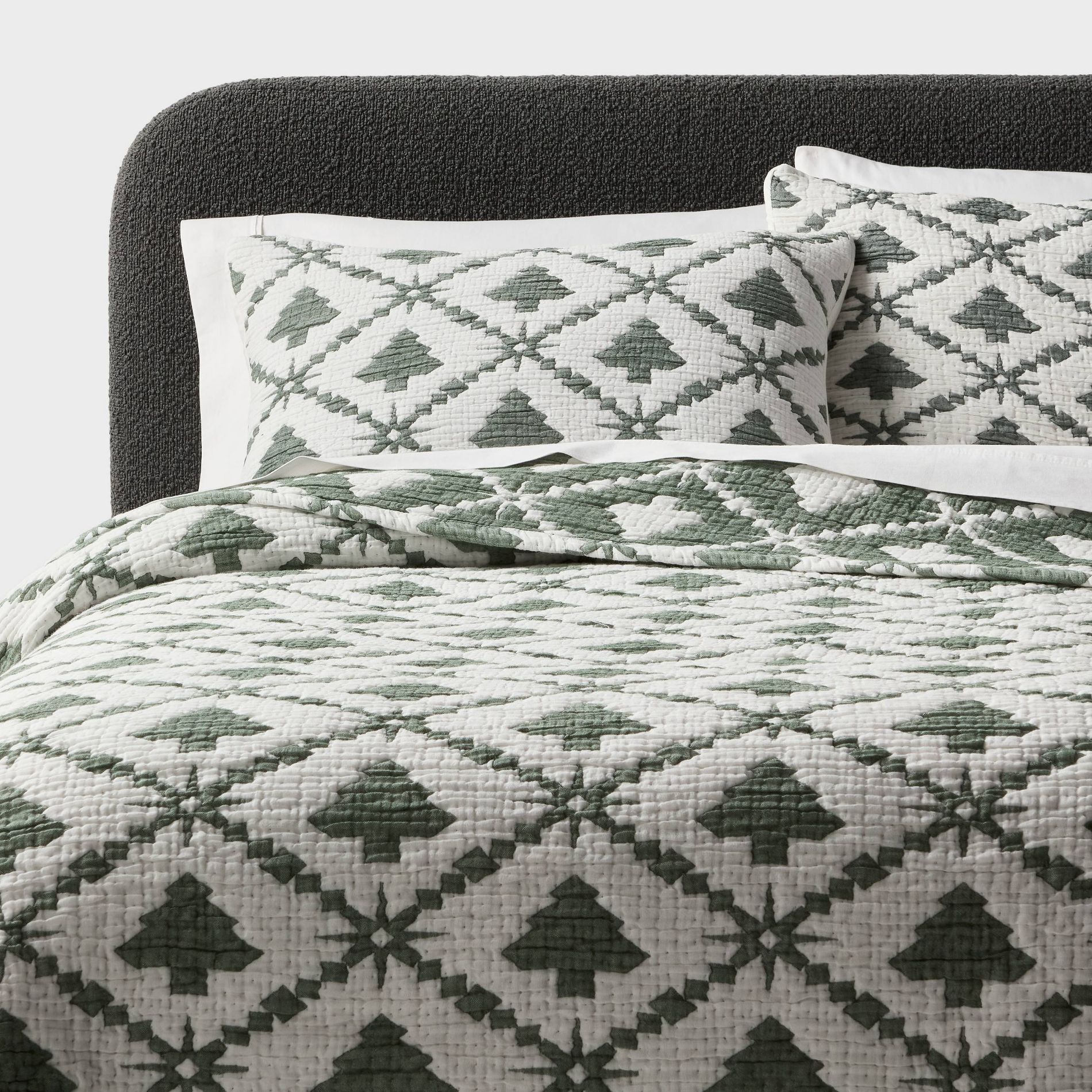 Full/Queen Holiday Matelasse Quilt Set Green - Threshold™