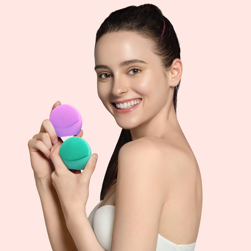 FOREO LUNA Play Plus 2 Silicone Facial Cleansing Brush, 5 of 7