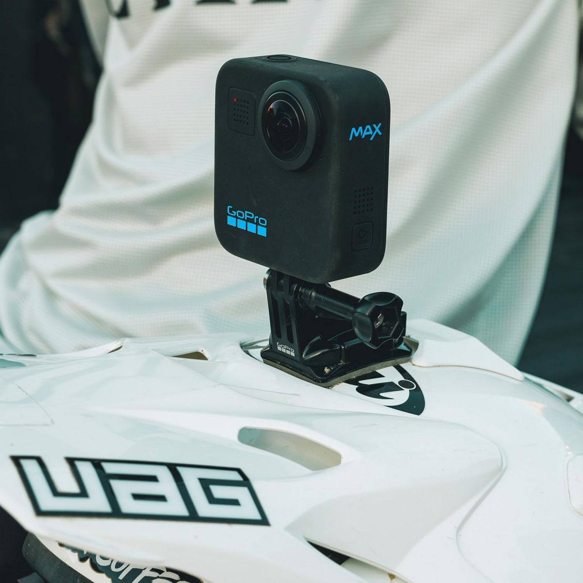 GoPro MAX Waterproof 360 + Traditional Camera with Touch Screen Spherical 5.6K30 HD Video 16.6MP 360 Photos 1080p Live Streaming Stabilization - thumbnail 10