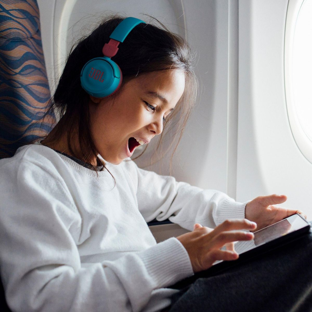 Refurbished: JBL Jr310BT Kids Wireless On-Ear Headphones Bluetooth Headphones with Microphone Small - Manufacturer Refurbished - thumbnail 4