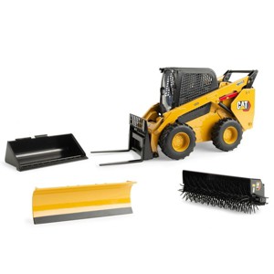 ERTL 1/16 Yellow High Detail Caterpillar Wheeled 272D3 Skid Steer Loader 85629 - 1 of 3