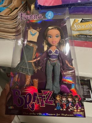 Bratz Original Fashion Doll Fianna Series 3 with 2 Outfits and Poster,  Collectors Ages 6 7 8 9 10+, Dolls -  Canada