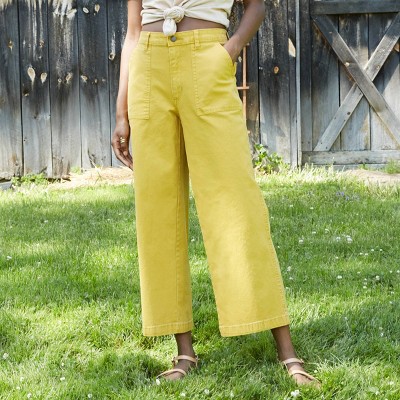 yellow cropped trousers