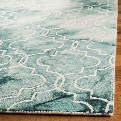 Lush Green and Ivory 4' x 6' Hand-Tufted Wool Area Rug
