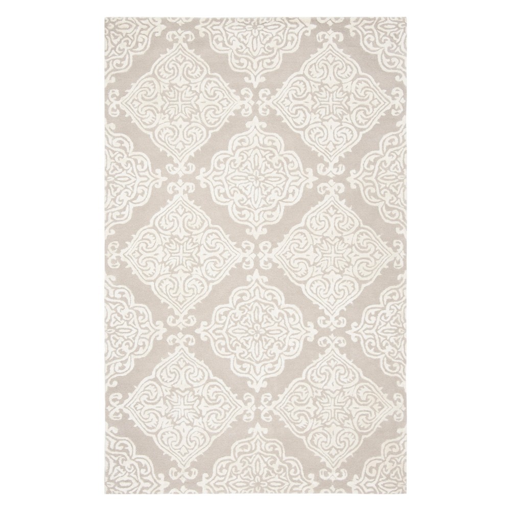 4'x6' Medallion Tufted Area Rug Silver/Ivory - Safavieh