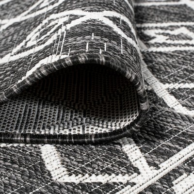 Handmade Rectangular Black/Ivory Diamond Synthetic Area Rug