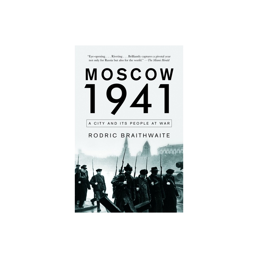 Moscow 1941 - by Rodric Braithwaite (Paperback)