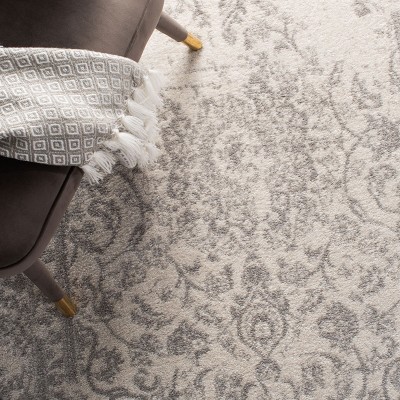 Chic Ivory & Silver 6' Round Synthetic Easy-Care Area Rug