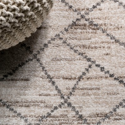 Modern Moroccan Diamond Flatweave Rug in Light Gray - Easy Care