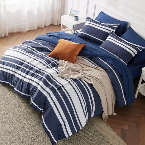 Постельное бельё Bedsure 7 Pcs Navy Striped Reversible Queen Bedding Set Cationic Dyeing Bed in a Bag with Comforter Sheets Shams, цвет: Тёмно-синий