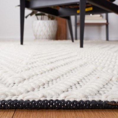 Natura Ivory and Black Hand-Tufted Wool 4' x 6' Area Rug