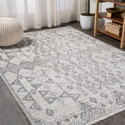 Idris  Diamond Geometric Area Rug  - JONATHAN Y