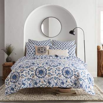 Magnolia Navy Paisley Quilt Set - Full/Queen Quilt and Two Standard Pillow  Shams Navy - Levtex Home
