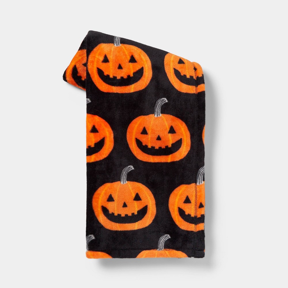 (  Case Of 4 Pack Of 2) Jack-O-Lanterns Printed Plush Halloween Throw Blanket - Hyde & EEK! Boutique™