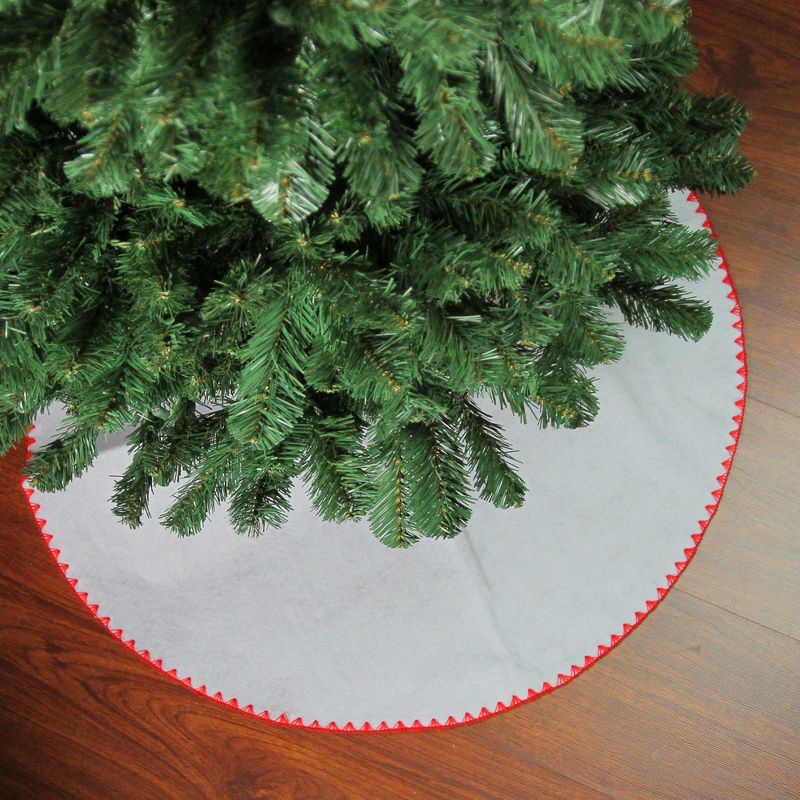 Northlight 26" White and Red Shell Stitching Mini Christmas Tree Skirt, 3 of 4
