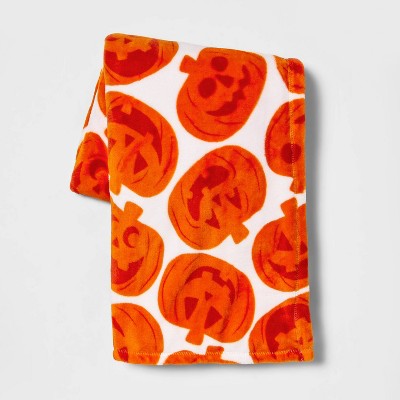 Pumpkin Halloween Throw Blanket Orange/White - Hyde & EEK! Boutique™