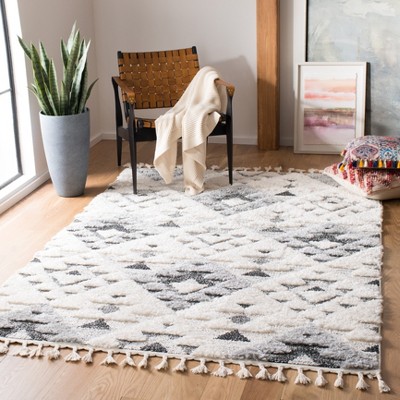 Ivory/Grey Diamond Braided Shag Area Rug 5'3" x 7'6"